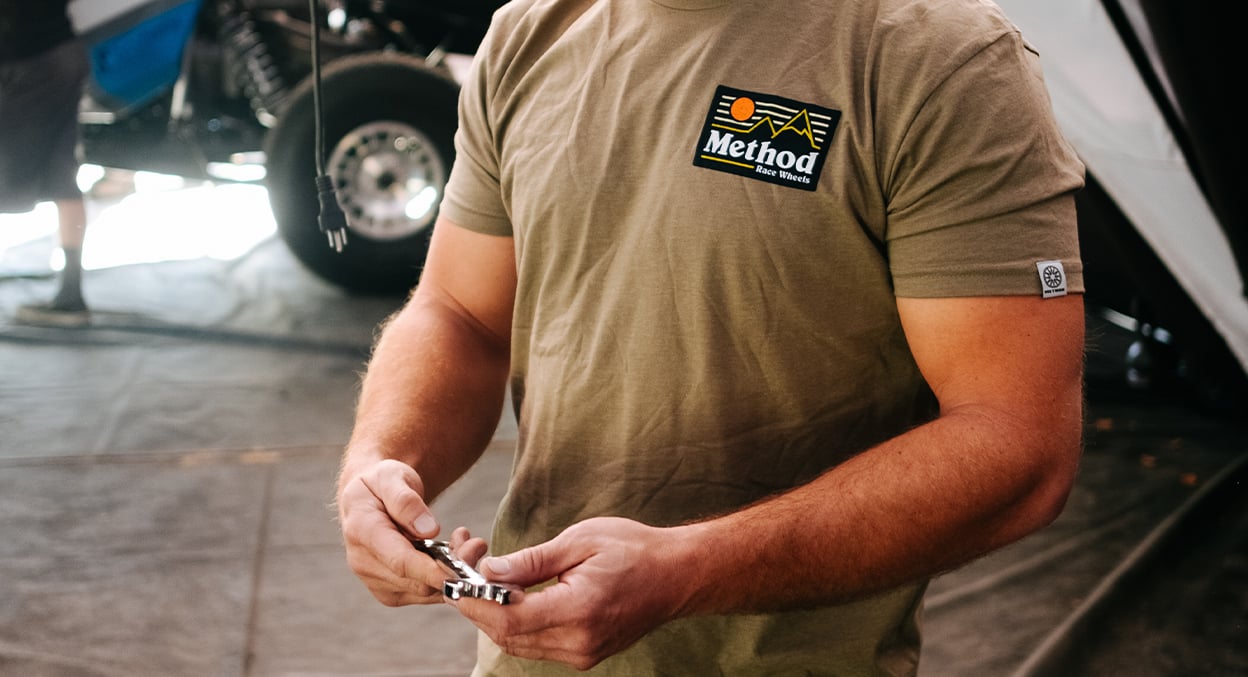 METHOD SUNRISE TEE LIGHT OLIVE