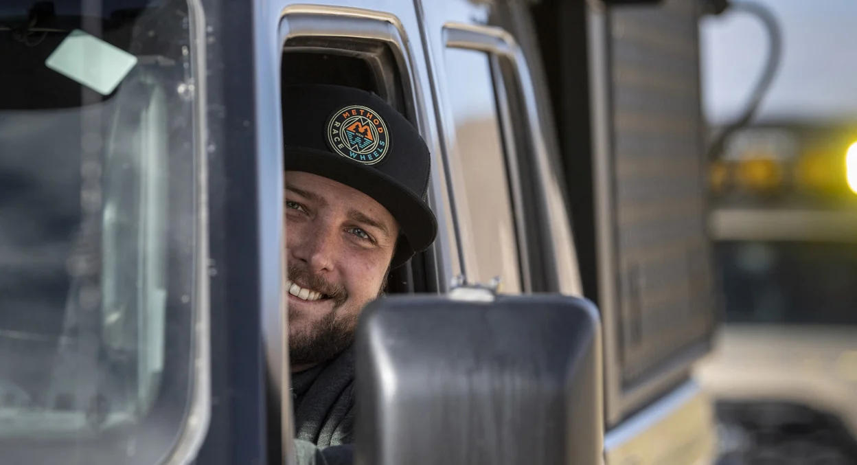 METHOD REFLECTION FLATBILL TRUCKER SNAPBACK