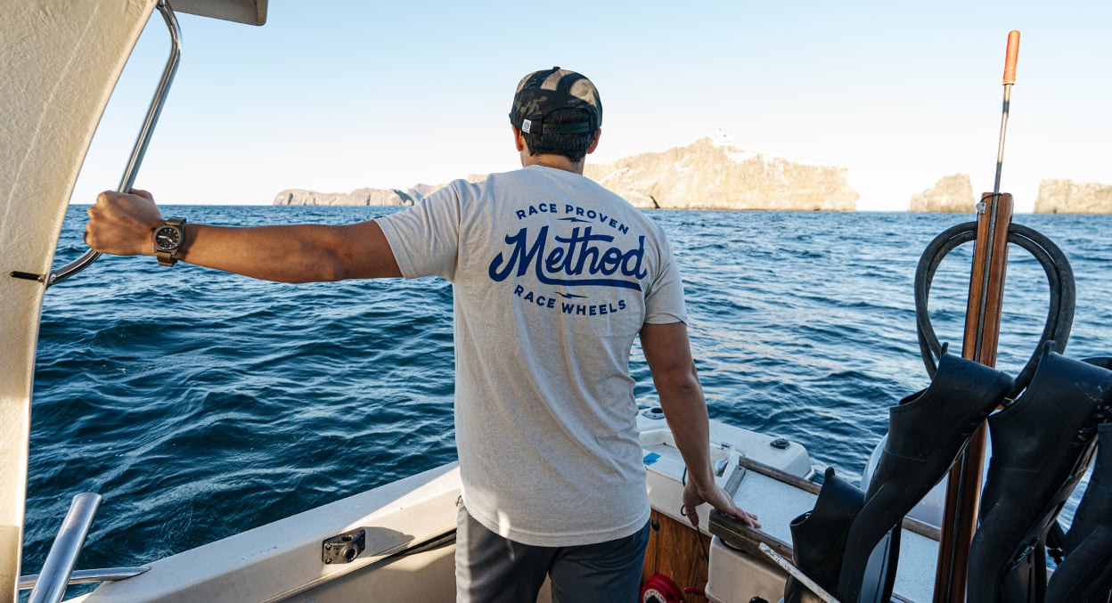 METHOD RACE PROVEN TEE SAND