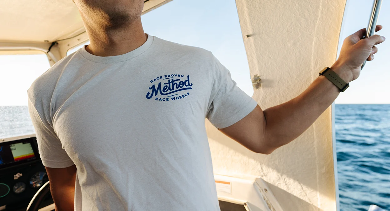 METHOD RACE PROVEN TEE SAND
